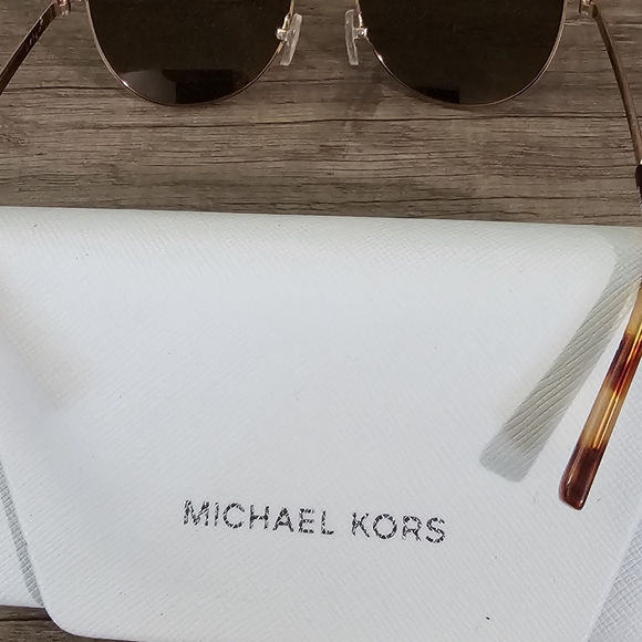 Michael korts. Sunglasses 😎 - Picture 4 of 4